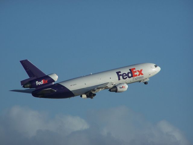 McDonnell Douglas DC-10 (N365FE) - N365FE caught in a nice pose, taking off from Fort Lauderdale (FLL) January 29th 2009