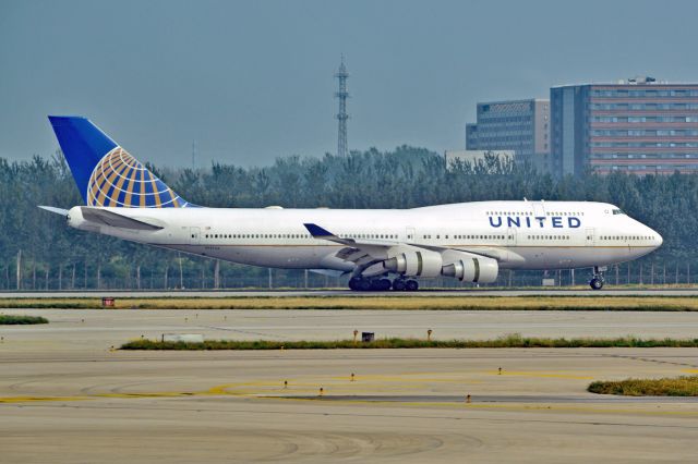 Boeing 747-400 (N127UA)