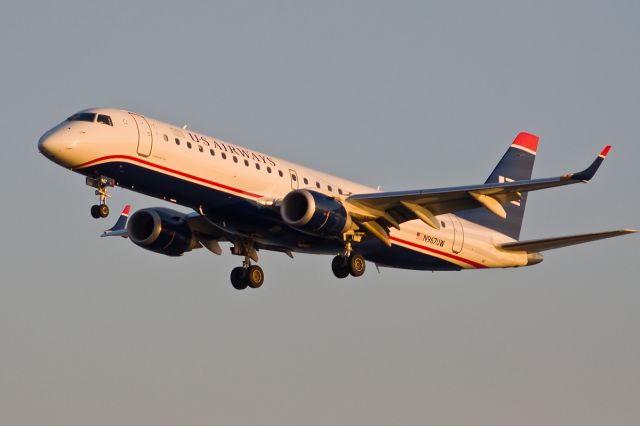 Embraer ERJ-190 (N967UW) - The golden hour !
