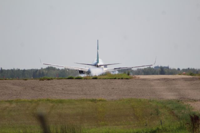 Boeing 737-700 (C-FGWJ)