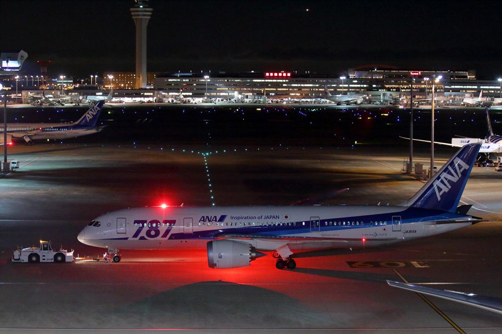 Boeing 787-8 (JA815A)