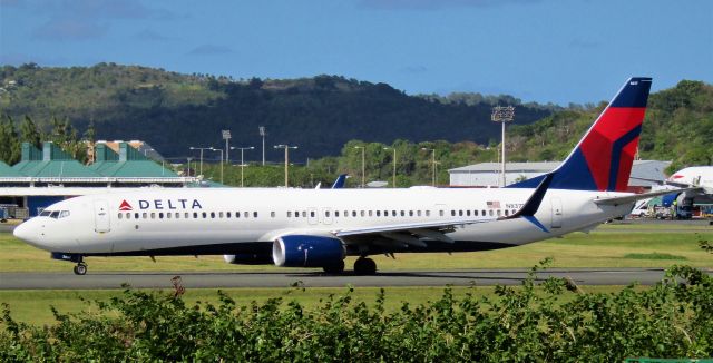Boeing 737-900 (N837DN)