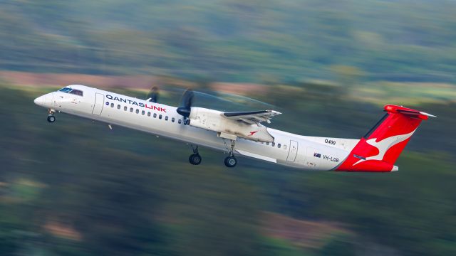 de Havilland Dash 8-400 (VH-LQB)