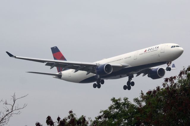 Airbus A330-300 (N807NW)