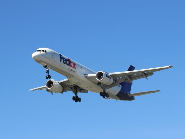 Boeing 757-200 (N967FD) - Arriving From Memphis 