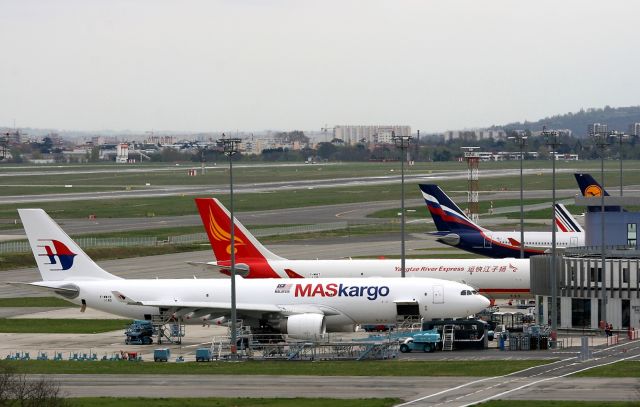 Airbus A330-200 (F-WWYR) - Malaysia Airlines Airbus A330-223F, Toulouse Blagnac Airport (LFBO-TLS)