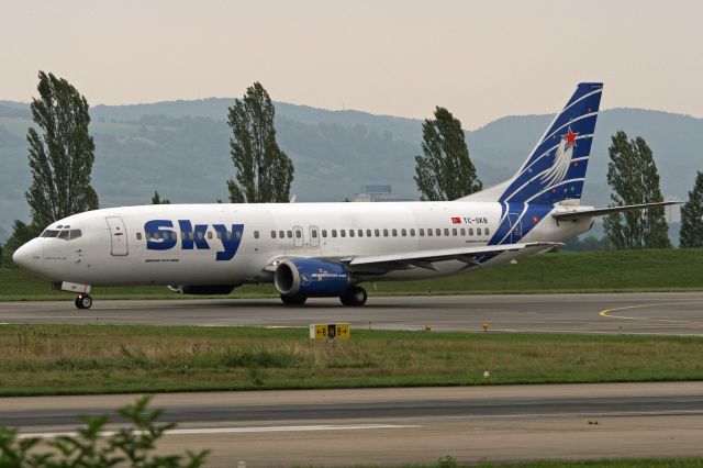 BOEING 737-400 (TC-SKB)