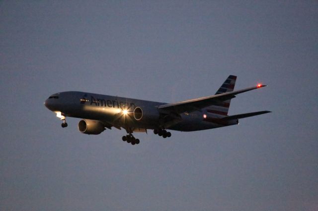 Boeing 777-200 —