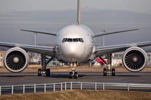 BOEING 777-200LR (N777SA)