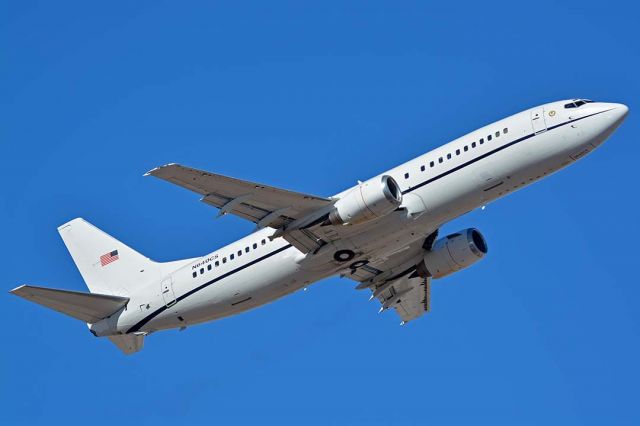 BOEING 737-400 (N640C) - US Marshals Service Boeing 737-4Y0 N640CS at Phoenix Sky Harbor on December 22, 2017. 