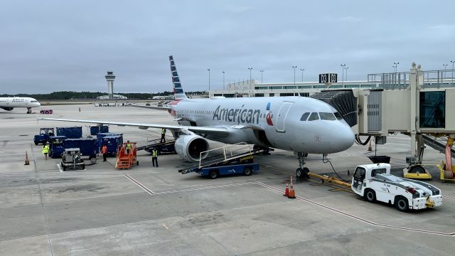 Boeing 737-800 (N892NN)