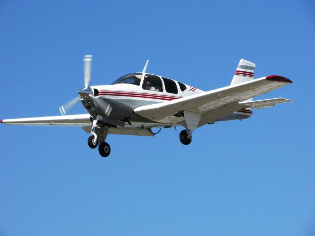 Beechcraft 35 Bonanza (N6886Q) - Landing on RWY 24