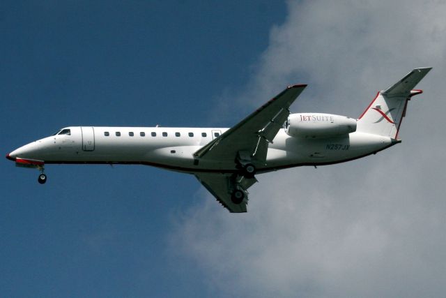 Embraer ERJ-135 (N257JX) - JetSuiteX Embraer EMB-135LR on short finals for rwy 24 on 13-Jul-18 arriving from KFAR via CYYR and BIKF as JSX257.