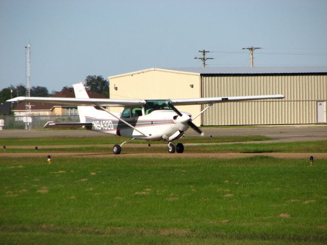 Cessna Skyhawk (N9432D) - One of Delta States 172 R/Gs.