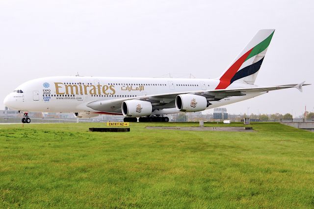 Airbus A380-800 (A6-EEE)