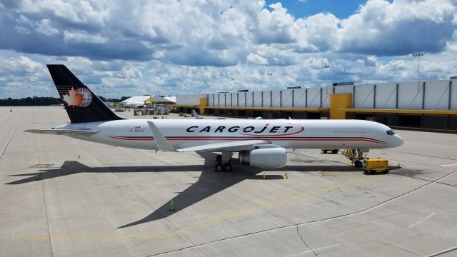 Boeing 757-200 (C-GCJT)