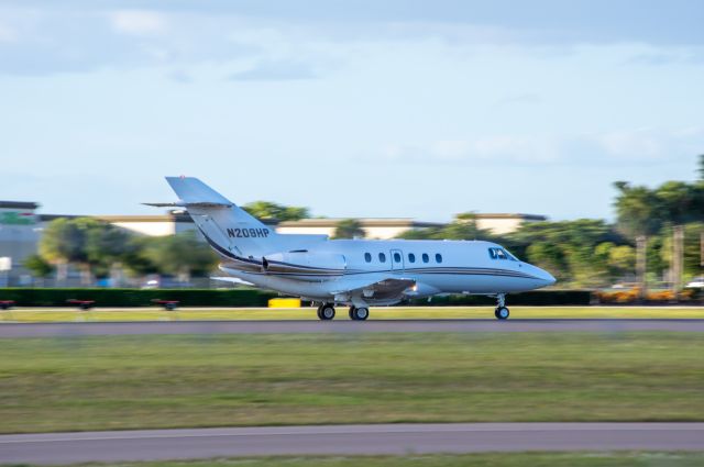 Hawker 800 (N209HP)