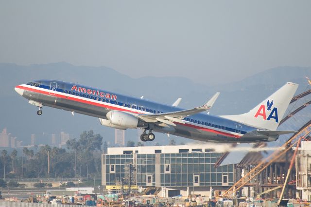 Boeing 737-800 (N866NN)