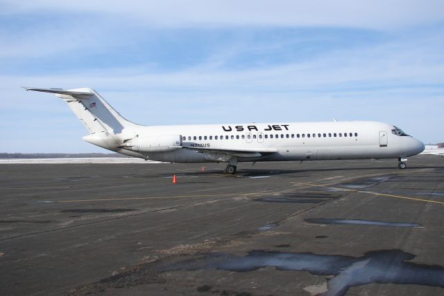 McDonnell Douglas DC-9-30 (N215US)