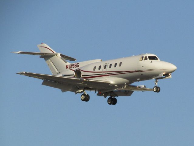 Hawker 800 (N109BG) - Landing RWY 20R