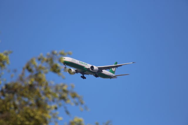 BOEING 777-300ER (B-16710)