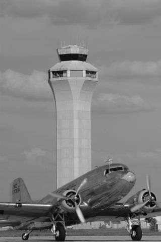 Douglas DC-3 (NAC17334)