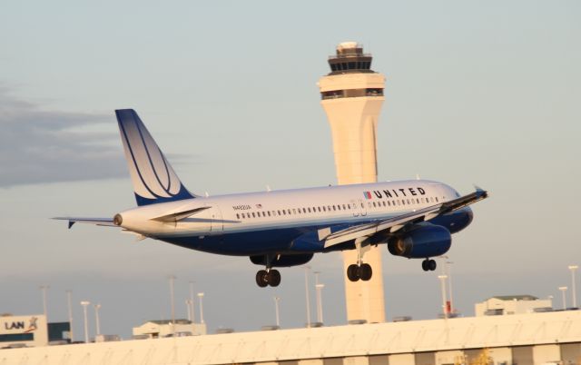 Airbus A320 (N482UA)