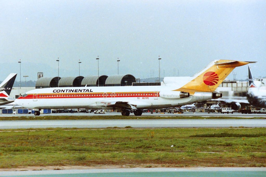 BOEING 727-200 (N571PE) - KLAX - Continental 727 rolling off 25L - photo from the old Imperial Terminal parking lot - early 1990s. I'm unsure where it was arriving from.