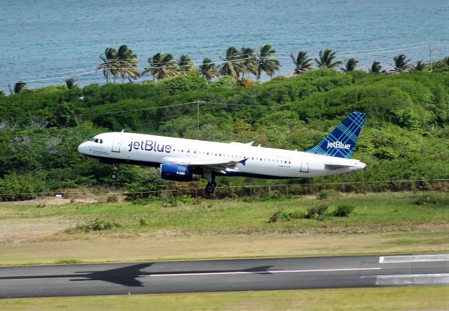 Airbus A320 (N712JB)