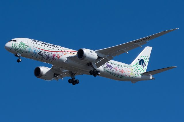 Boeing 787-9 Dreamliner (XA-ADL) - Aeromexico Quetzalcoatl Livery 787 on short final to Rwy 31R at JFK.