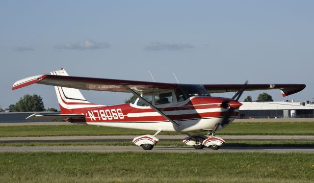 Cessna Skyhawk (N78066) - Airventure 2018