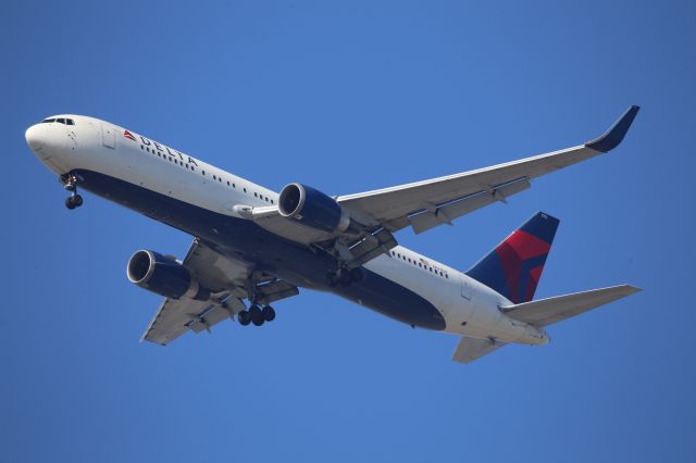 BOEING 767-300 (N171DZ)