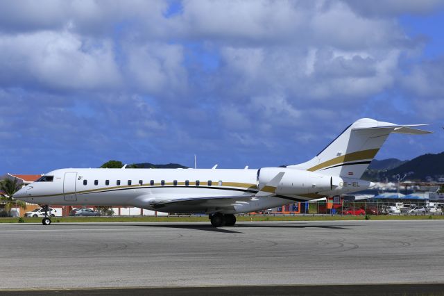 Bombardier Global Express (TJS29) - TJS29 back tracking at St Maarten