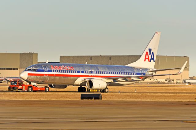 Boeing 737-800 (N910AN)