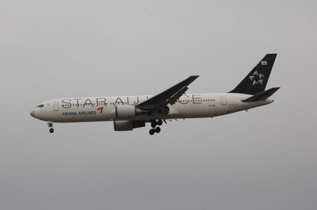 BOEING 767-300 (HL7516) - Final Approach to NRT Airport R/W34L on 2012/01/02 Star Alliance c/s