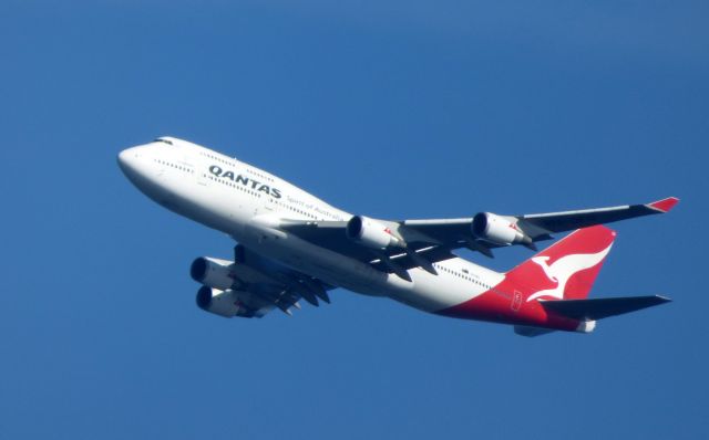 Boeing 747-400 (VH-OEG) - Shown here is a Qantas Boeing 747-400 a few minutes until landing in New York in the Spring of 2017.