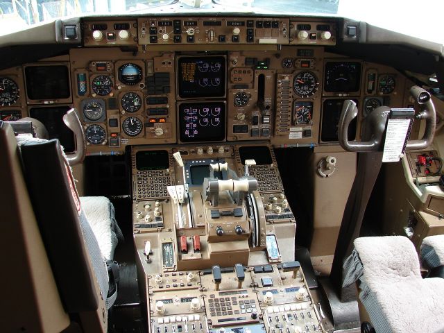 BOEING 767-200 (N338AA) - The flight deck of the Boeing 767-200ER. Photo taken after the completion of "American Airlines 1" with service from JFK-LAX.