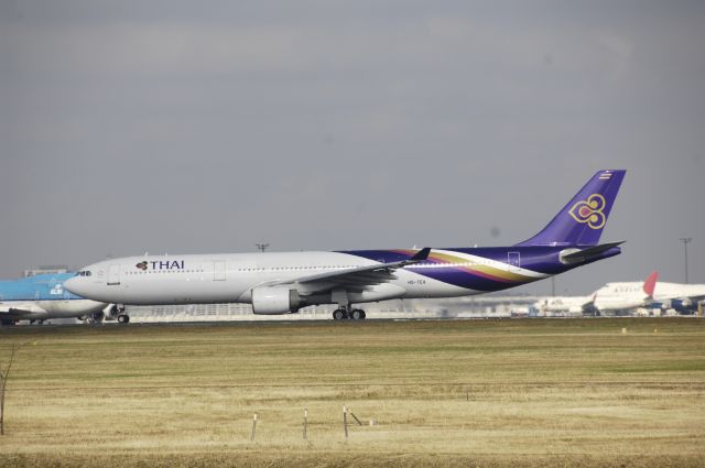 Airbus A330-200 (HS-TEA) - Departure at NRT Airport Runway 34L on 2011/11/23