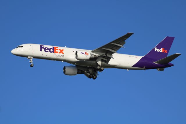 N993FD — - From Cypress Park in Tampa FL, Fedex 562 makes it's final onto 01L as done with a 1992 Boeing 757-200 which was originally ordered by IFLC for leasing before finally making it's way to Fedex and getting converted to a freighter in 2011.