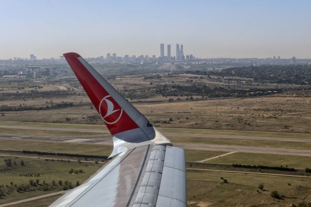 Airbus A321 (TC-JTF) - 26th October, 2019: Port-side Window view of Madrid city skyline while taking off from runway 36R. 
