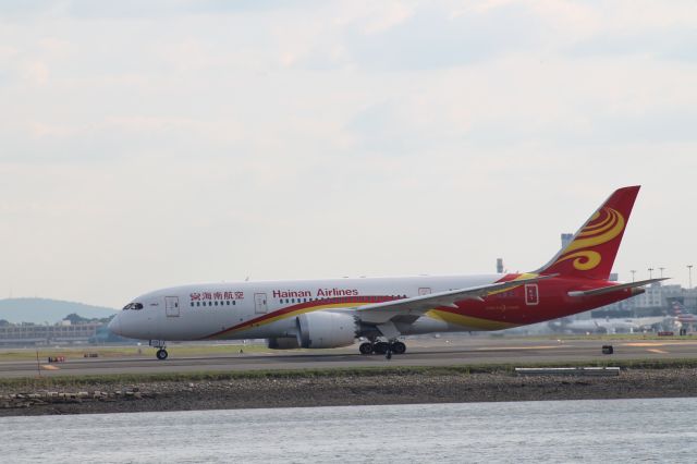 Boeing 787-9 Dreamliner (B-2759) - Good shot of this Hainan 787 all by itself.