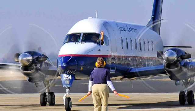 Beechcraft 1900 (N254GL)