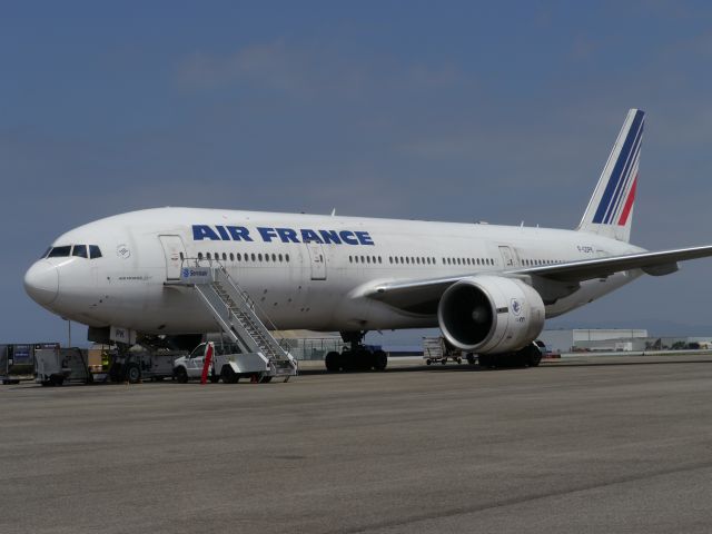 Boeing 777-200 (F-GSPK) - At Flight Path.