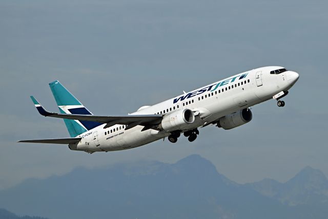Boeing 737-800 (C-FCNW)