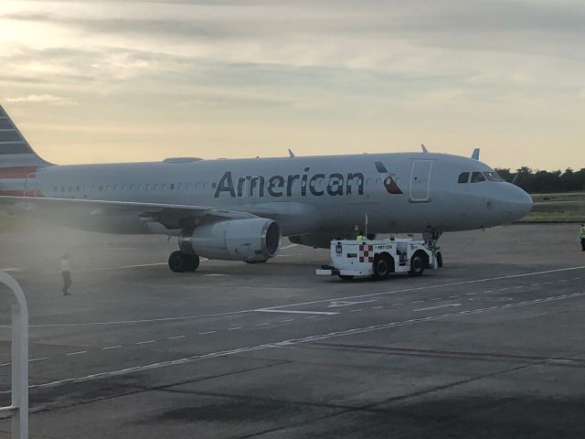 Airbus A320 (N679AW)