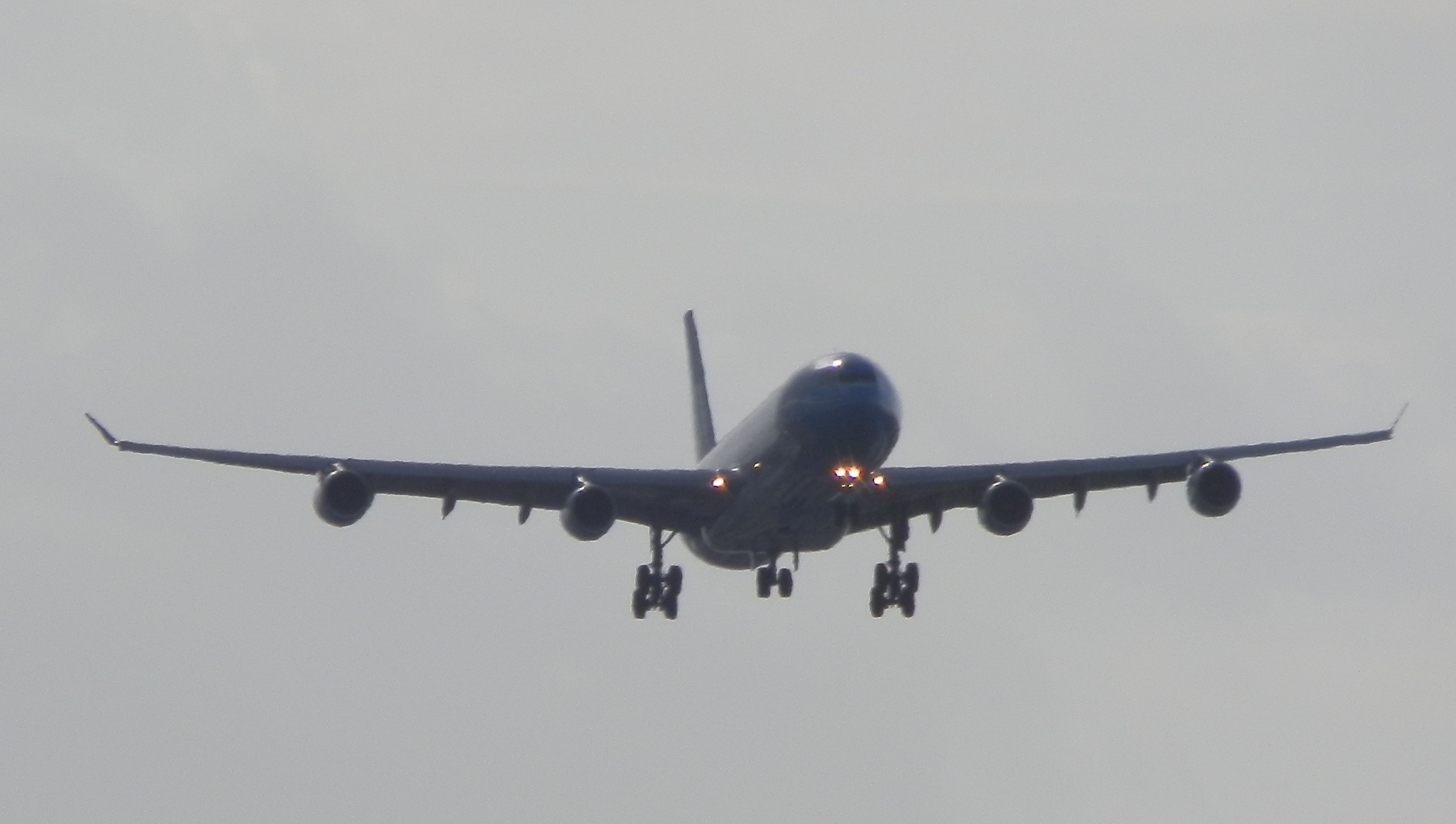 Airbus A340-300 (LV-CSD)