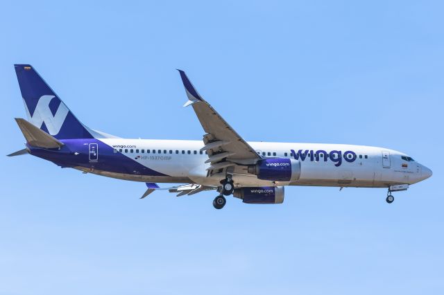 Boeing 737-800 (HP-1537CMP)