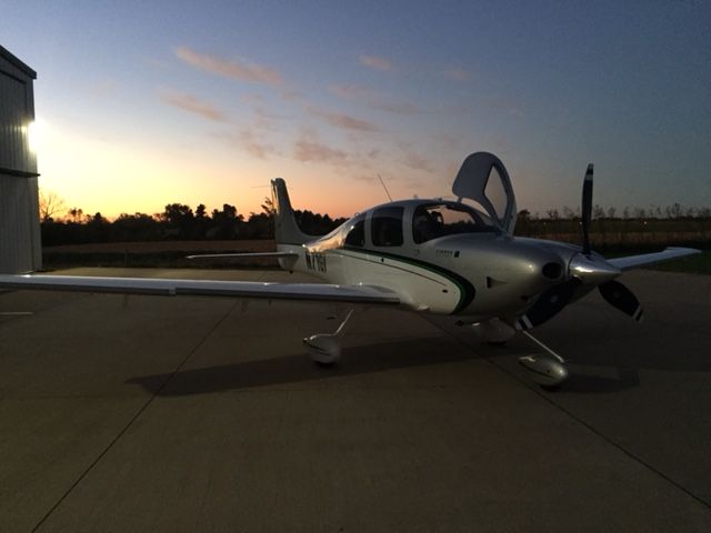 Cirrus SR-22 (N71GV)