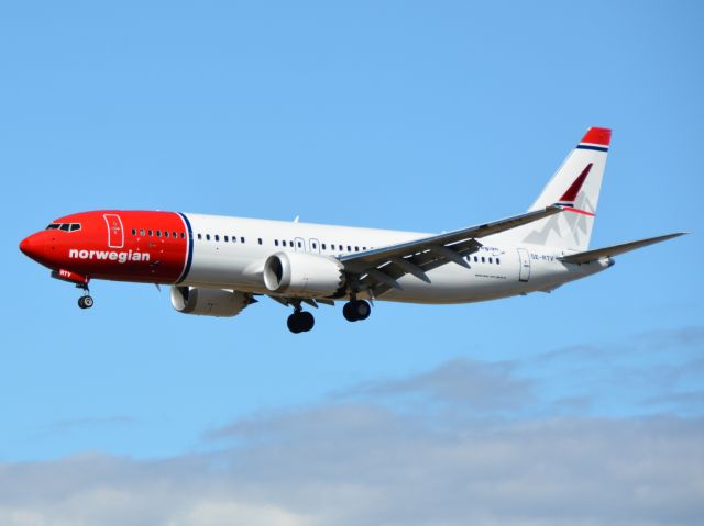 Boeing 737 MAX 8 (SE-RTV) - Kystvejen RWY22L