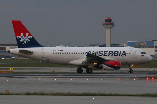 Airbus A319 (YU-APF)